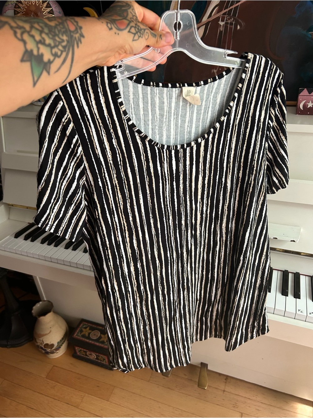 Ivy Rose Black White Striped Scoop Neck Tee Women’s Large Made in Canada